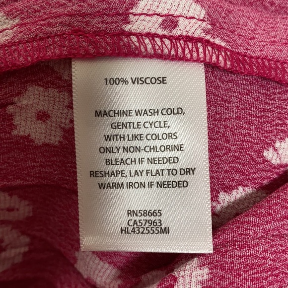 Chelsea28 Twist Front Sleeveless Top In Pink Honeycomb Floral - Picture 8 of 8